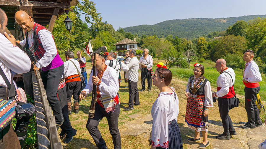  Българска традиционна автентична народна сватба в Боженци 